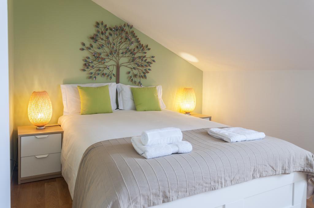 Contemporary In Historical Chiado Apartment Lisbon