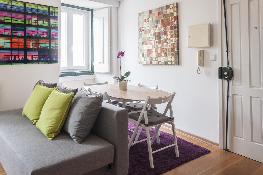 Contemporary In Historical Chiado Apartment