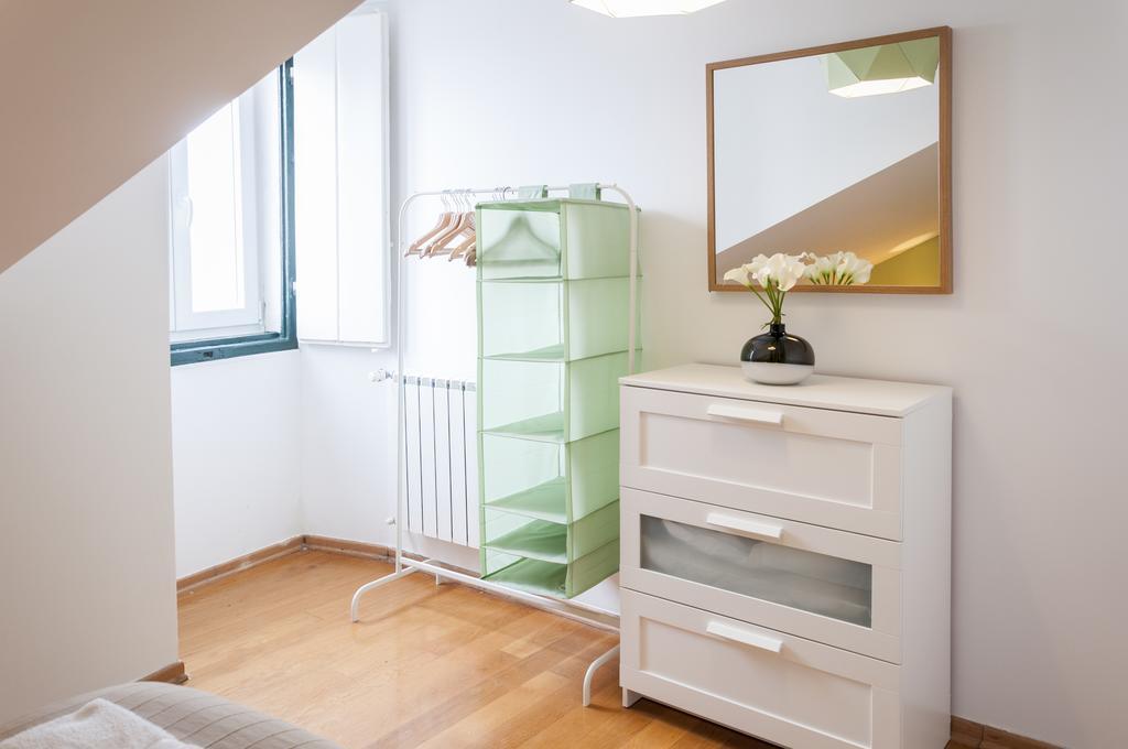 Contemporary In Historical Chiado Apartment