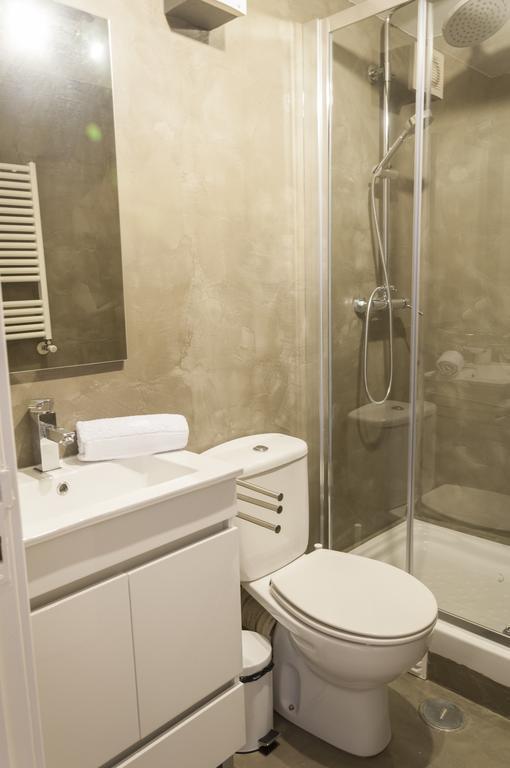Contemporary In Historical Chiado Apartment *