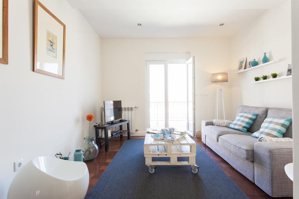 Altido Joyful 2br With Terrace Nearby São Bento Palace Lisboa