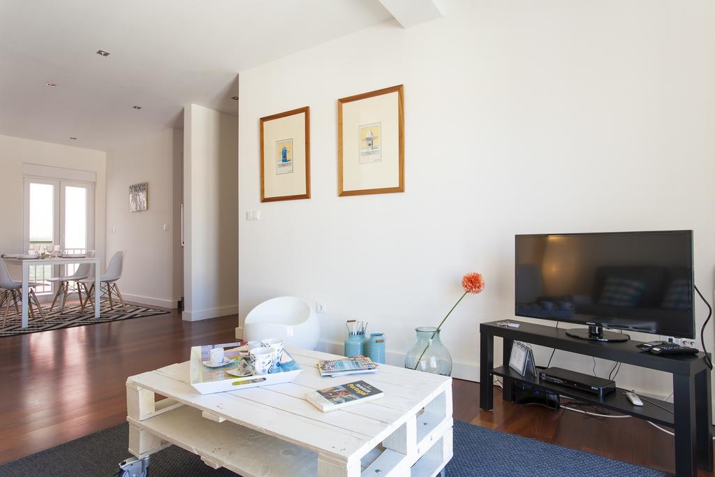 Altido Joyful 2br With Terrace Nearby São Bento Palace * Lisboa