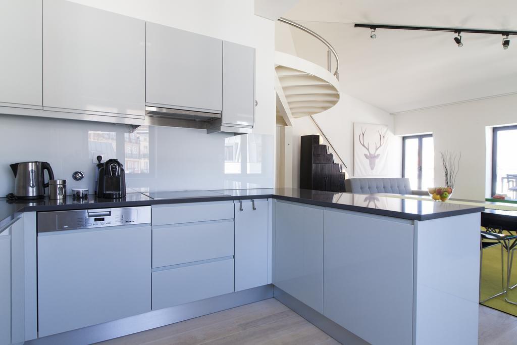 Joivy Lux And Spacious 1br With Huge Terrace, 5mins To Academy Of Sciences Lisbon
