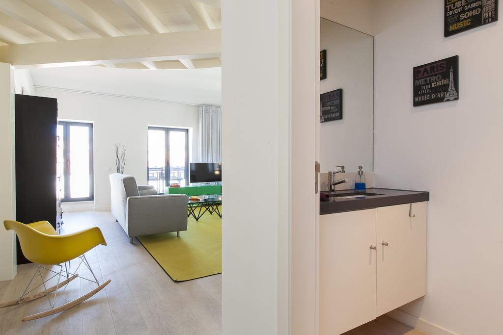 Apartment Joivy Lux And Spacious 1br With Huge Terrace, 5mins To Academy Of Sciences Lisbon