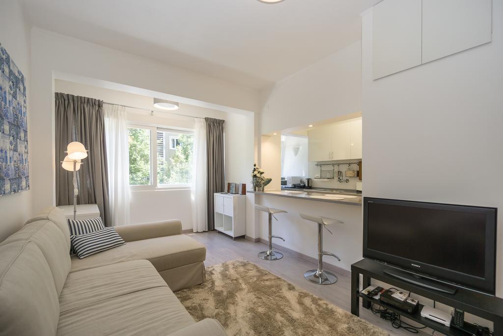 Lovely & Modern In The Center Apartment