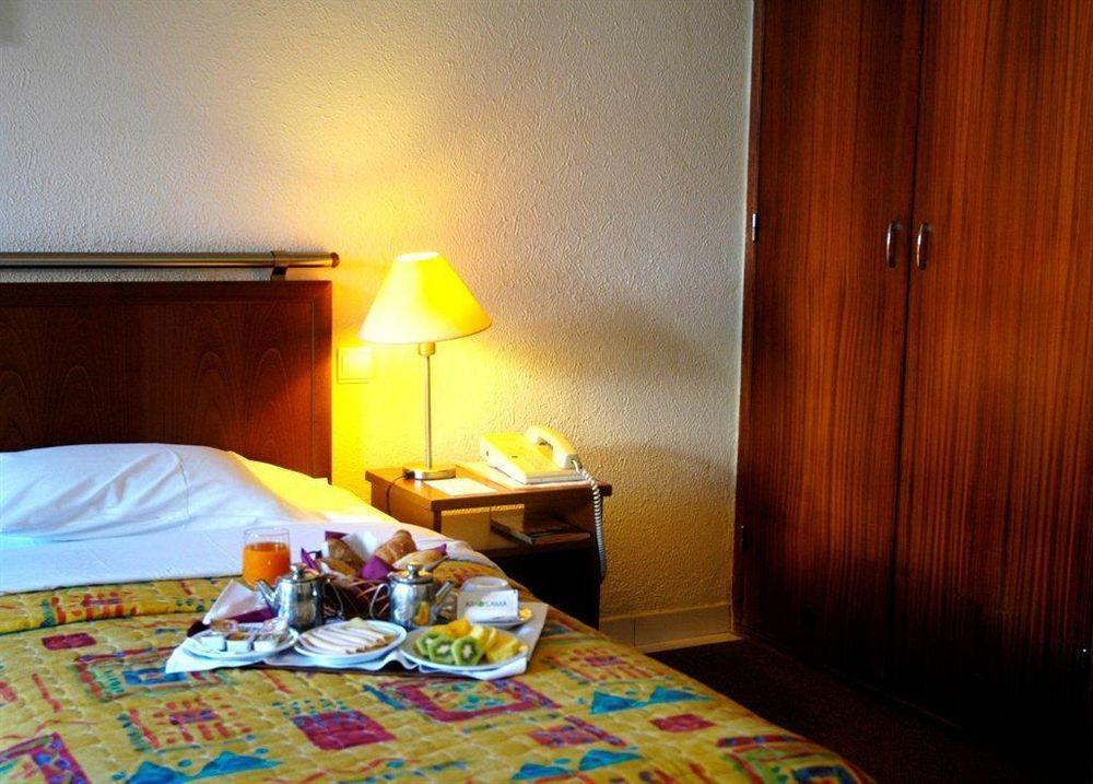 Holiday Express & - Principe Real By Ihg Hotel Lisbon
