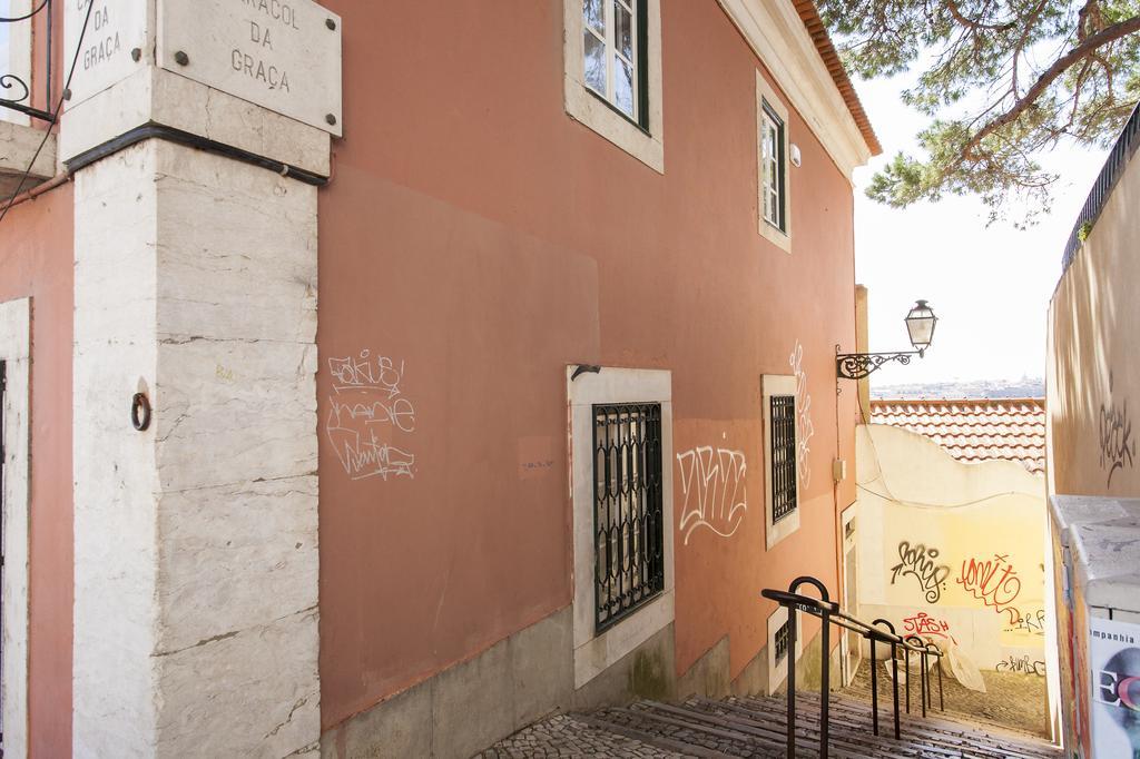 Apartment Joivy Trendy With Views To The Castle, In Graca Lisbon