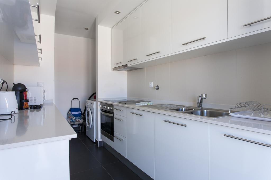 Altido Joyful 2br With Terrace Nearby São Bento Palace * Lisboa