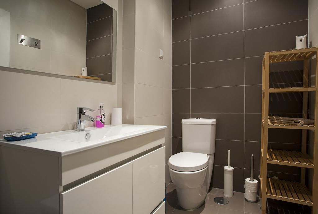 Altido Joyful 2br With Terrace Nearby São Bento Palace * Lisboa