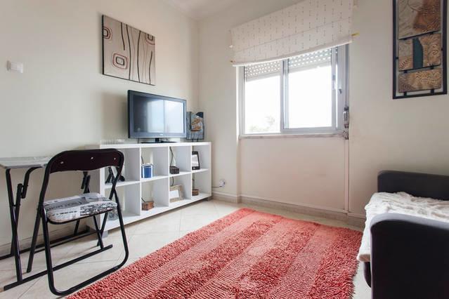 Moscavide Nº 1 M1 Homestay *