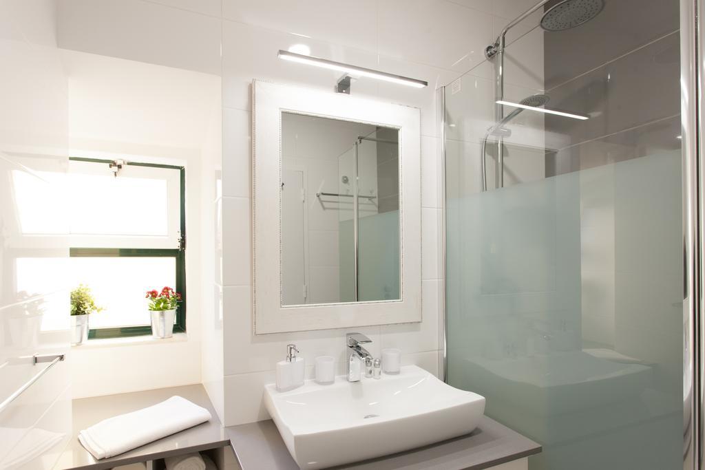 Apartment White Tiles In Center