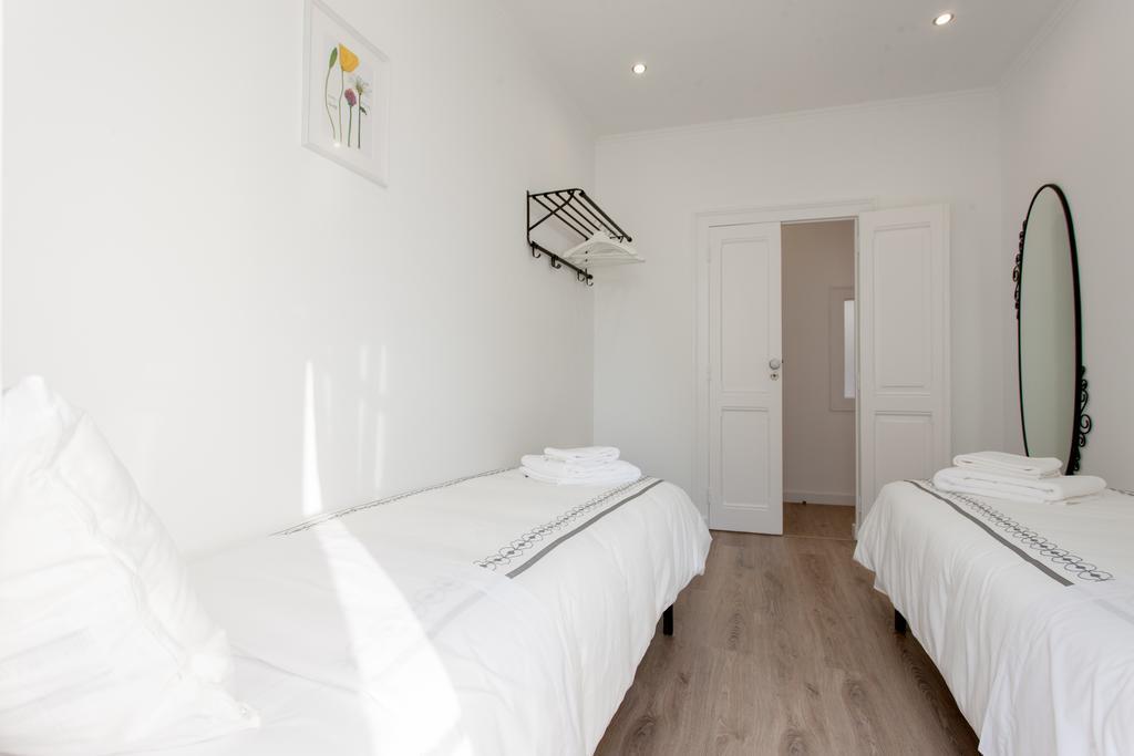 White Tiles In Center Apartment *