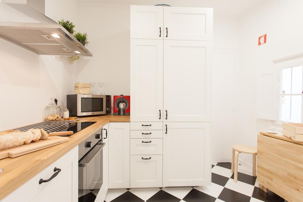 White Tiles In Center Apartment *