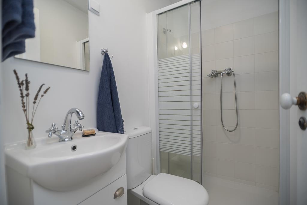 Little River View Triplex In Alfama *