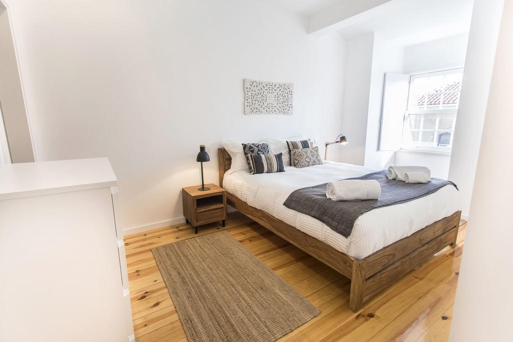 Lovelystay - Cais River View Apartment