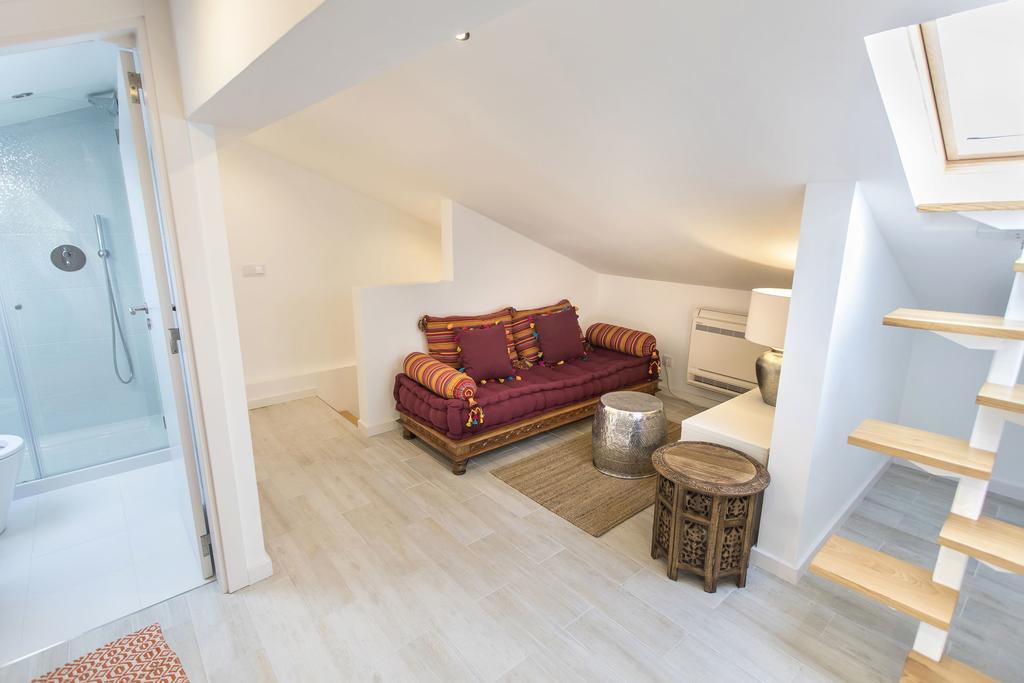 Lovelystay - Cais River View Apartment *