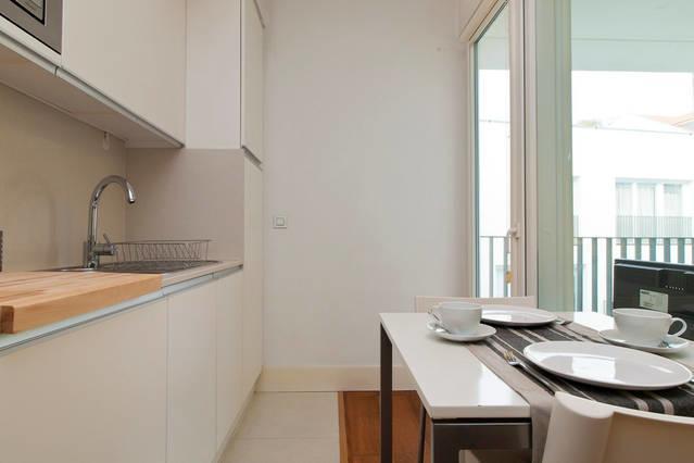 Santa Catarina - No Centro Da Com Garagem, Perto Do Timeout Market Lisbon