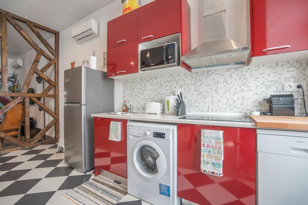 Cais Do Sodre - Nearby Pink Street, Time Out Market By Ld *