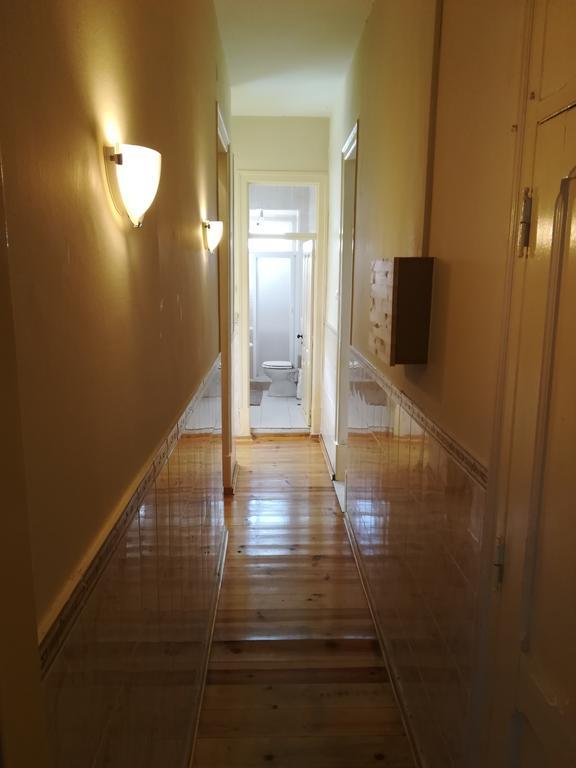 Apartment Ground Floor W/backyard