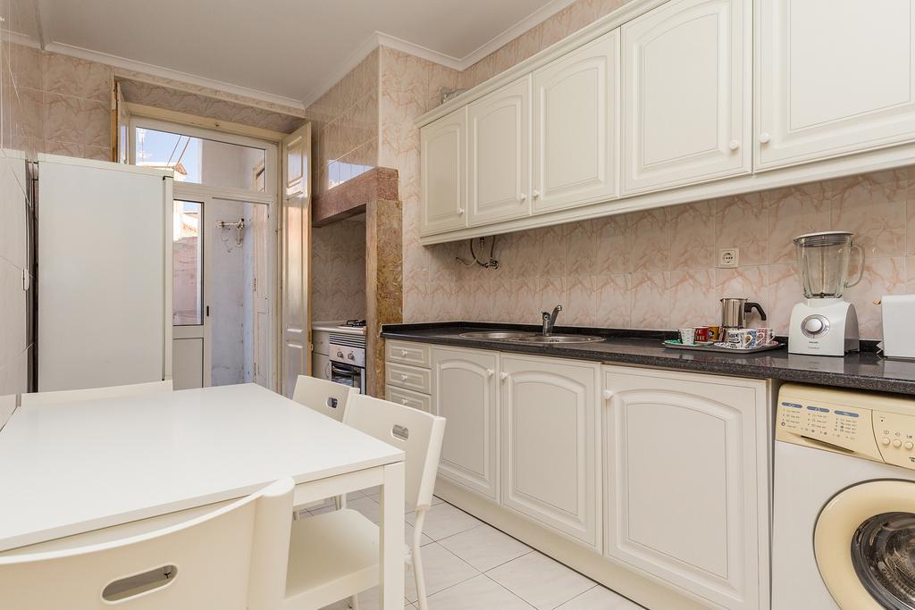 Ground Floor W/backyard Apartment *