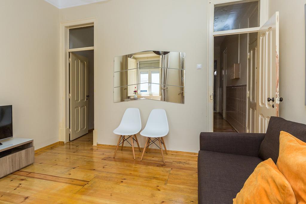 Apartment Ground Floor W/backyard