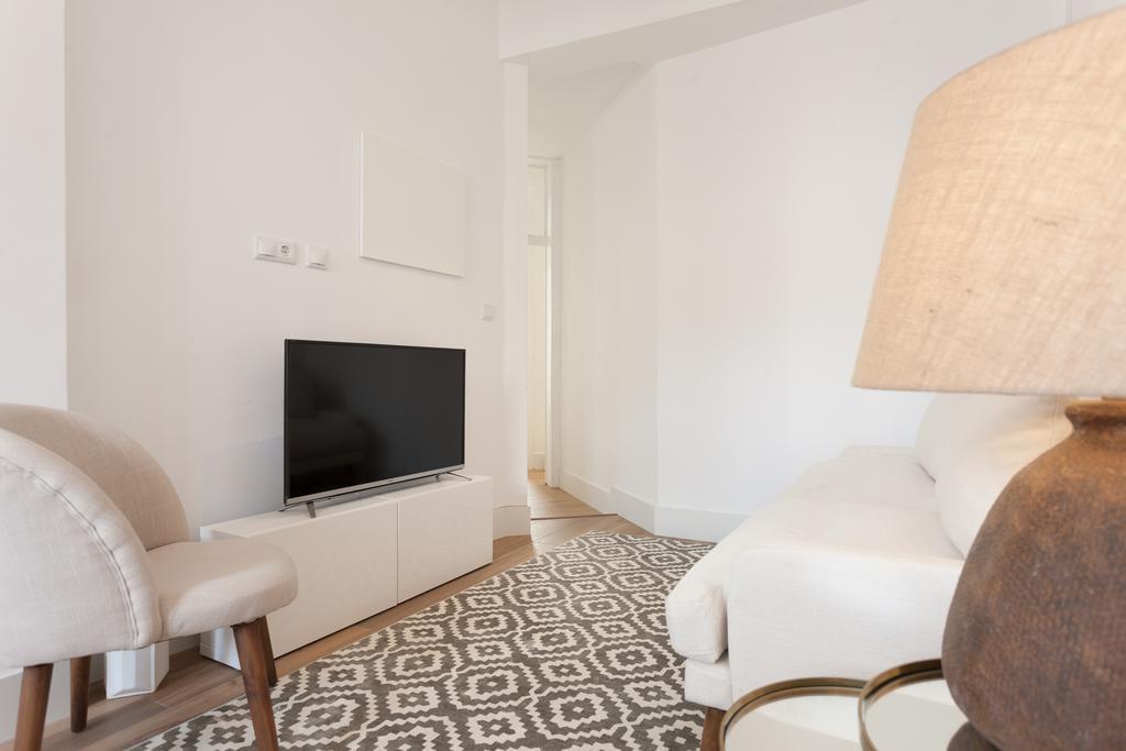Your Santa Apolonia Apartment