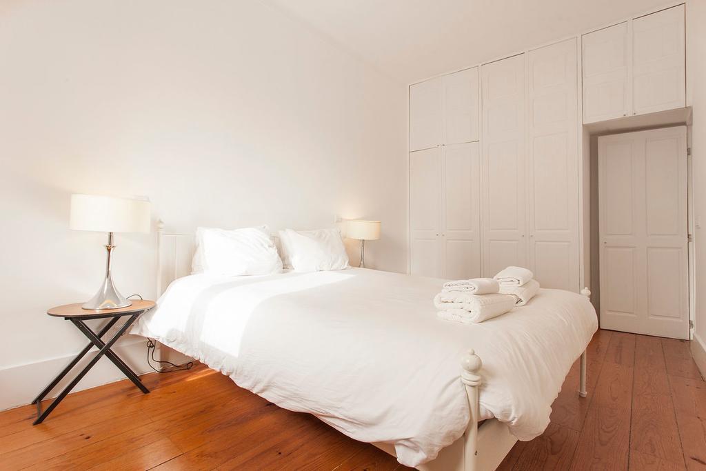 Apartment Central, Charming, Quiet, Garden And Parking Lisbon