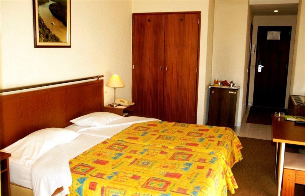 Holiday Express & - Principe Real By Ihg 3* Lisbon