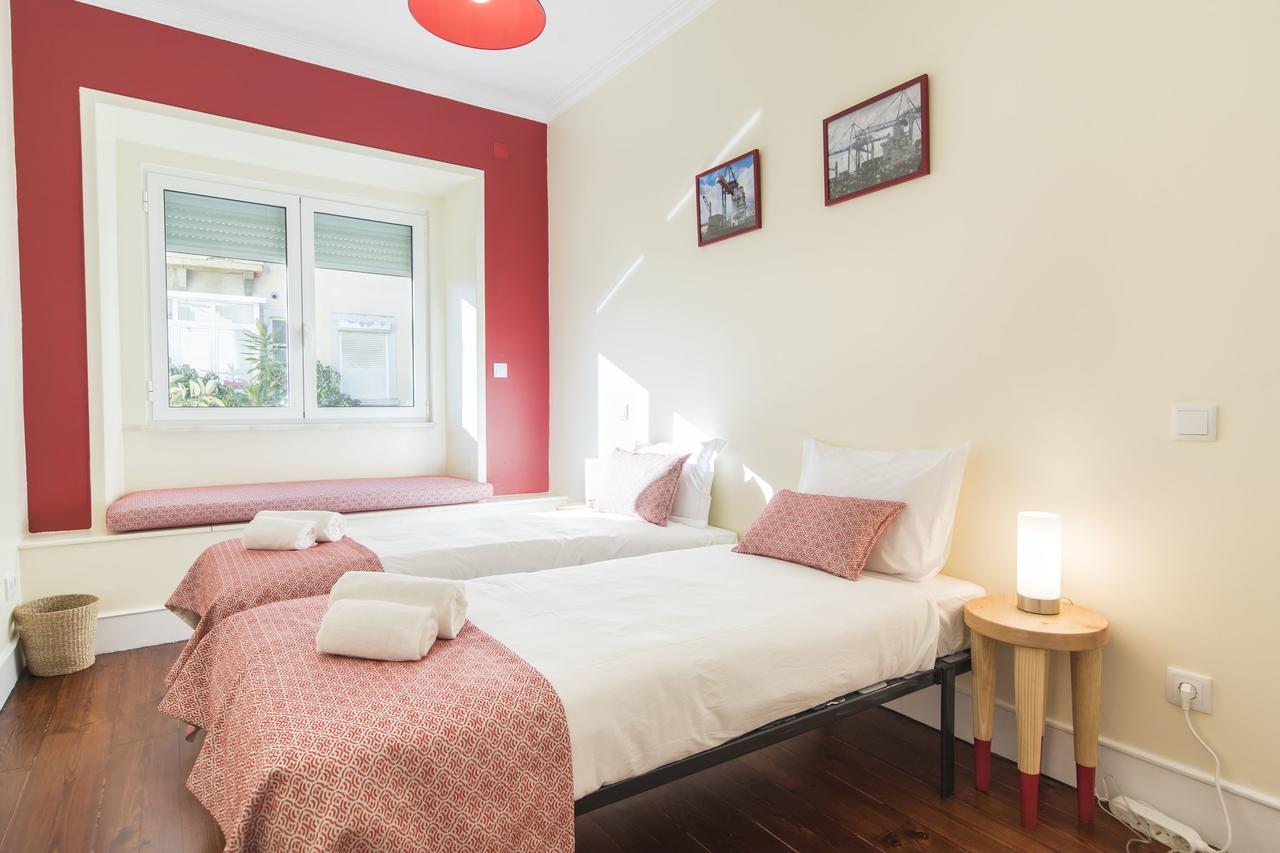 Spacious 4bdr River View Apartment *