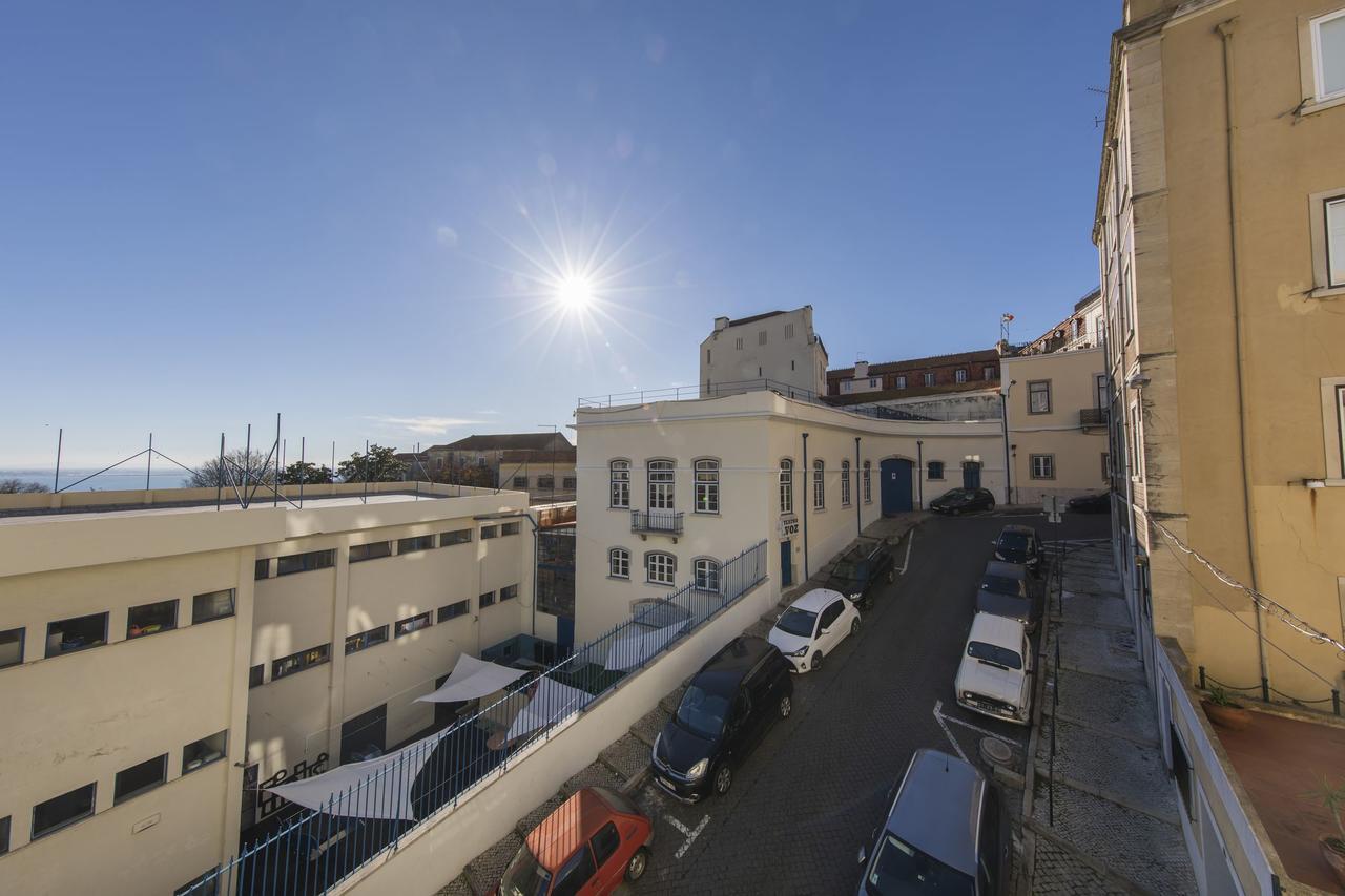 Spacious 4bdr River View Apartment *