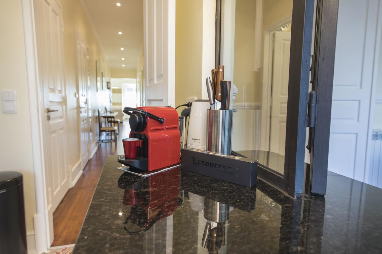 Spacious 4bdr River View Apartment