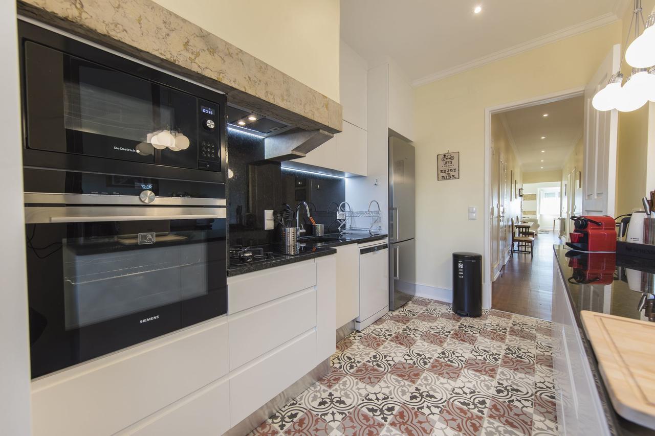 Spacious 4bdr River View Apartment Lisbon