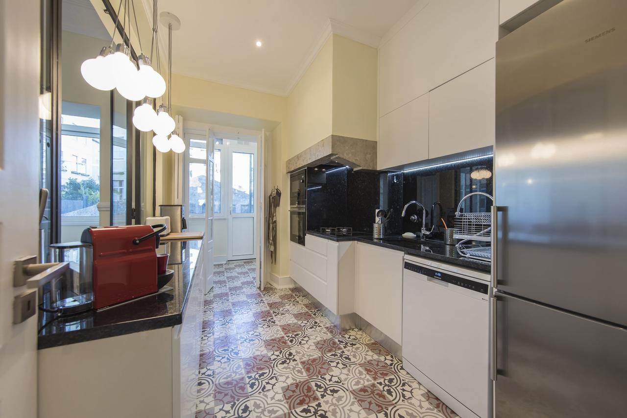Spacious 4bdr River View Apartment