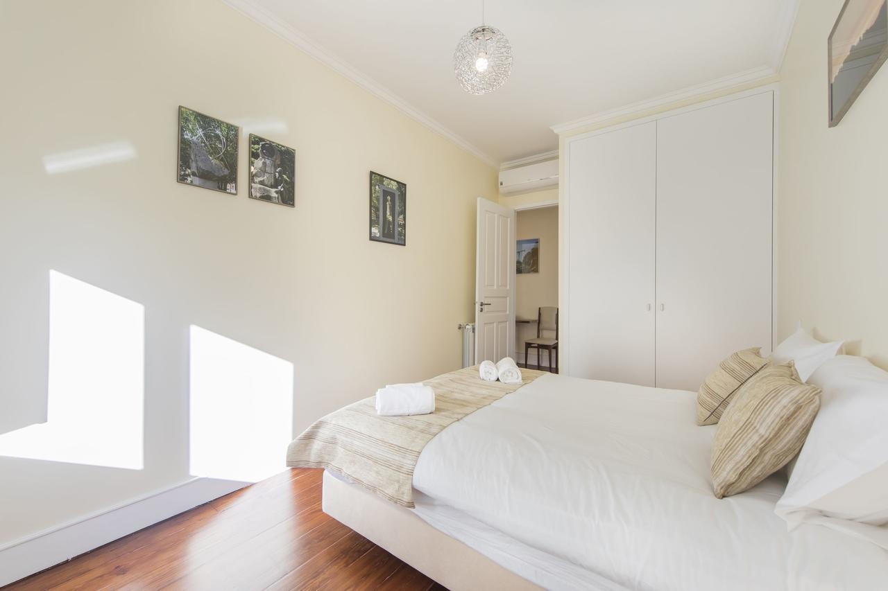 Spacious 4bdr River View Apartment *