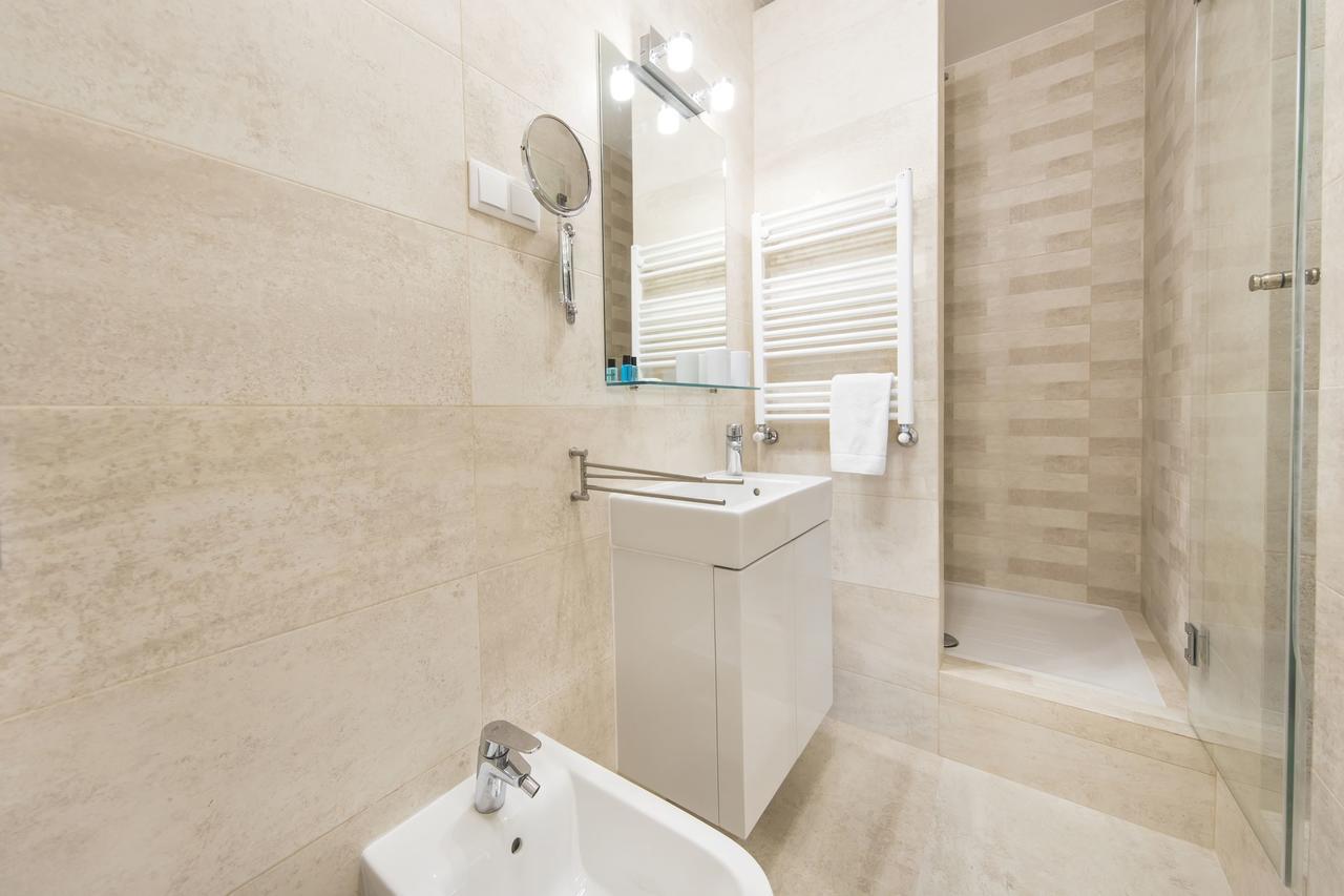 Spacious 4bdr River View Apartment *