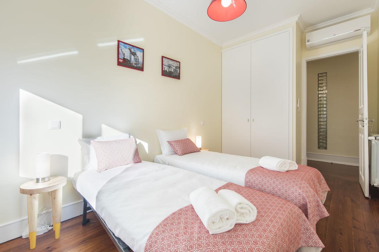 Spacious 4bdr River View Apartment Lisbon