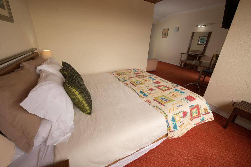 Holiday Express & - Principe Real By Ihg Lisbon