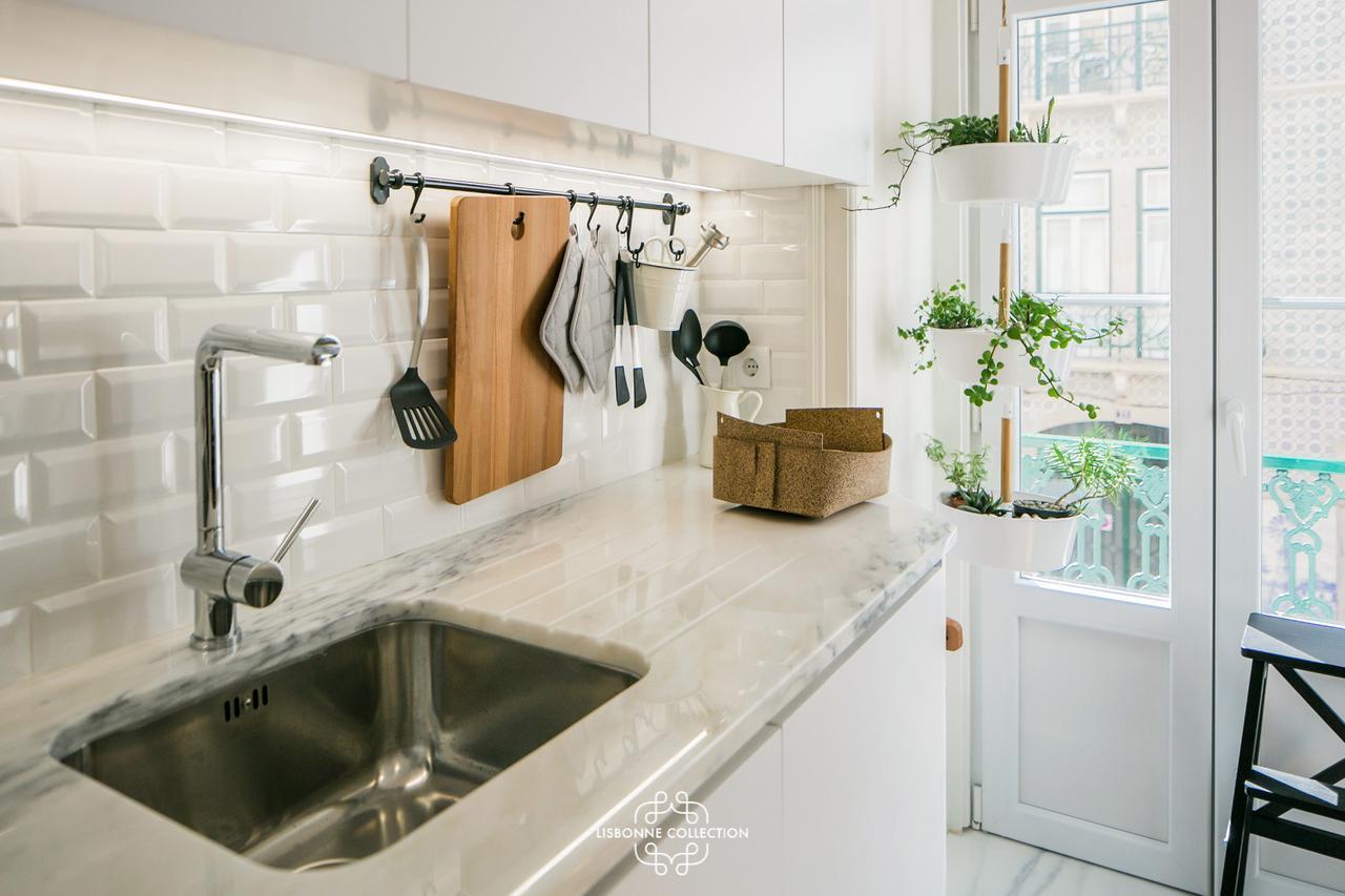 Very And Charming 60 By Lisbonne Collection * Lisbon