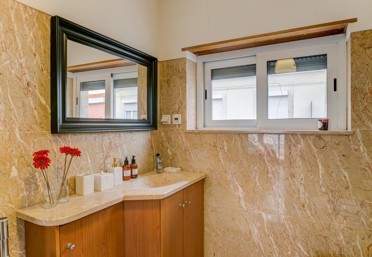 Empire Building By Homing Apartment