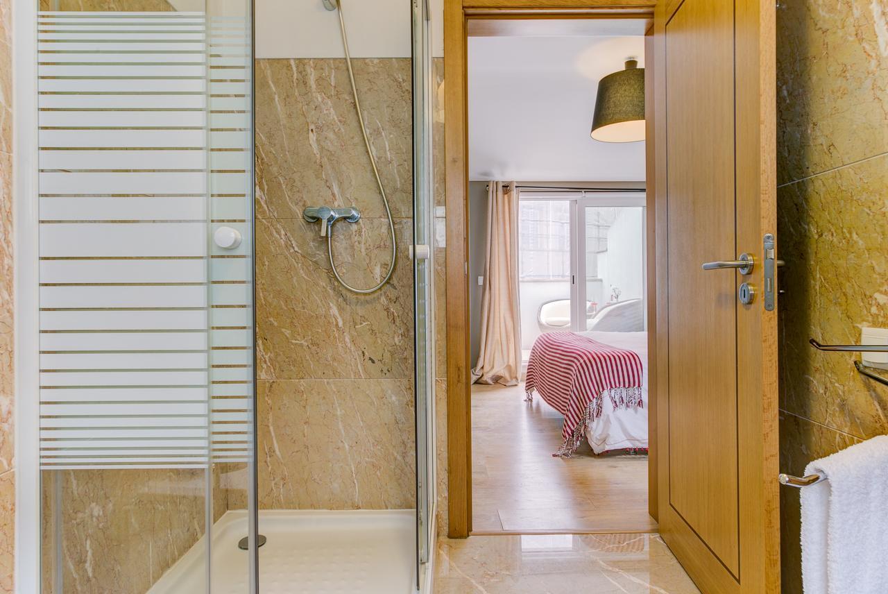 Empire Building By Homing Apartment *