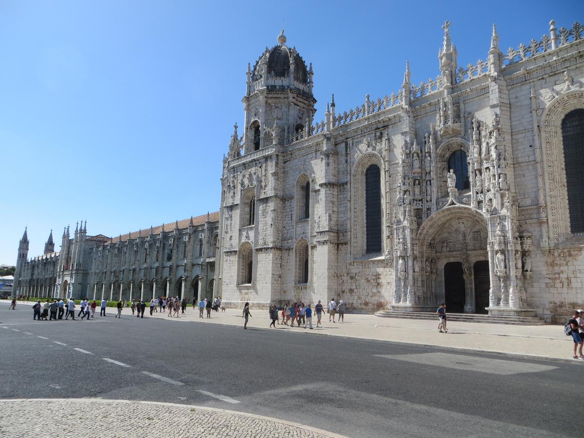 Go Native Lisbon - Principe Real Apartment Lisbon