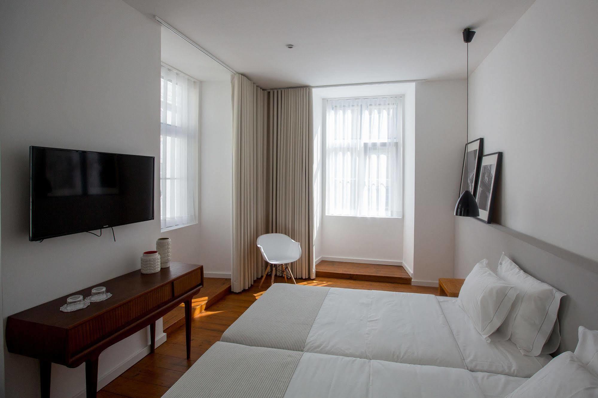 The 8 - Downtown Guest house