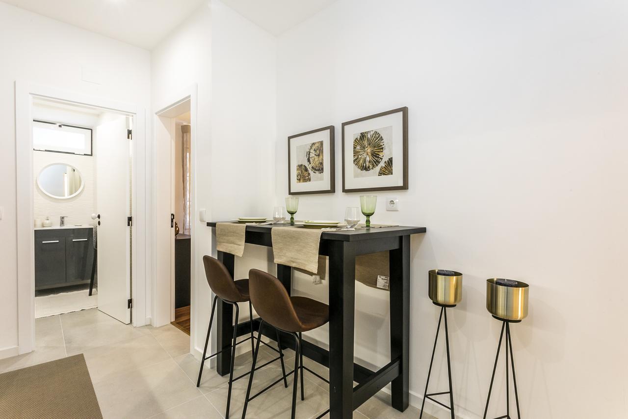 Apartment Lively 2 Bedroom In Iconic Alfama! Lisbon