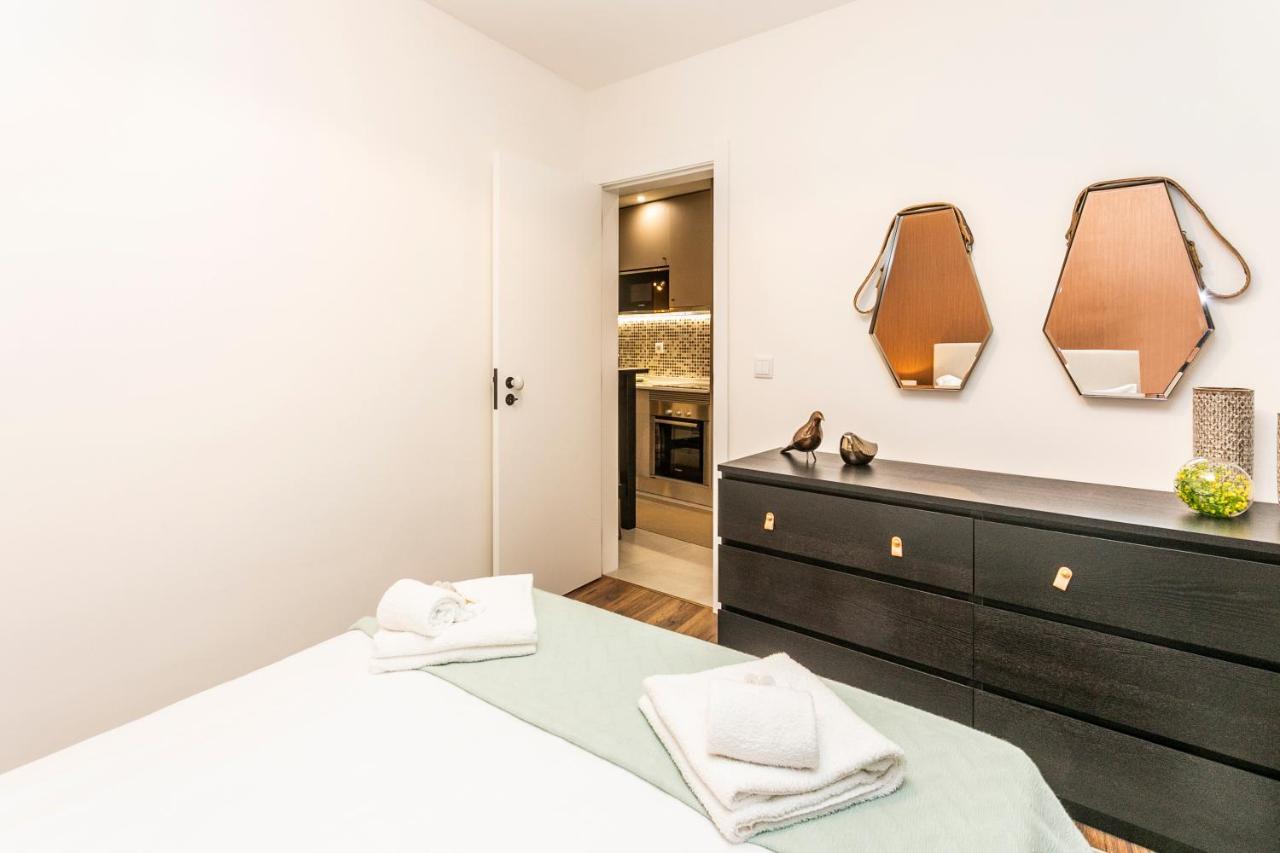 Apartment Lively 2 Bedroom In Iconic Alfama! Lisbon