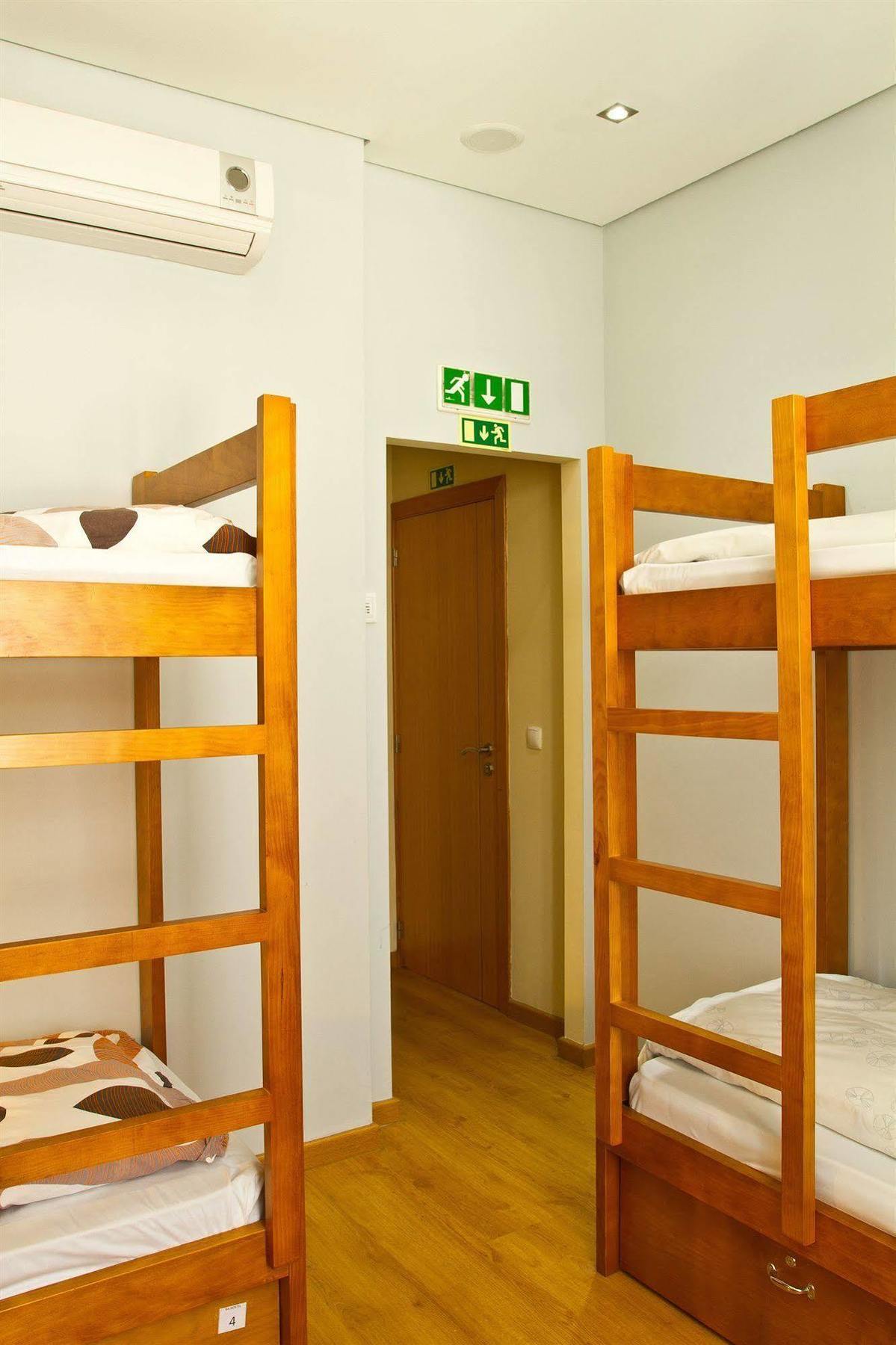 Hostel B.a.