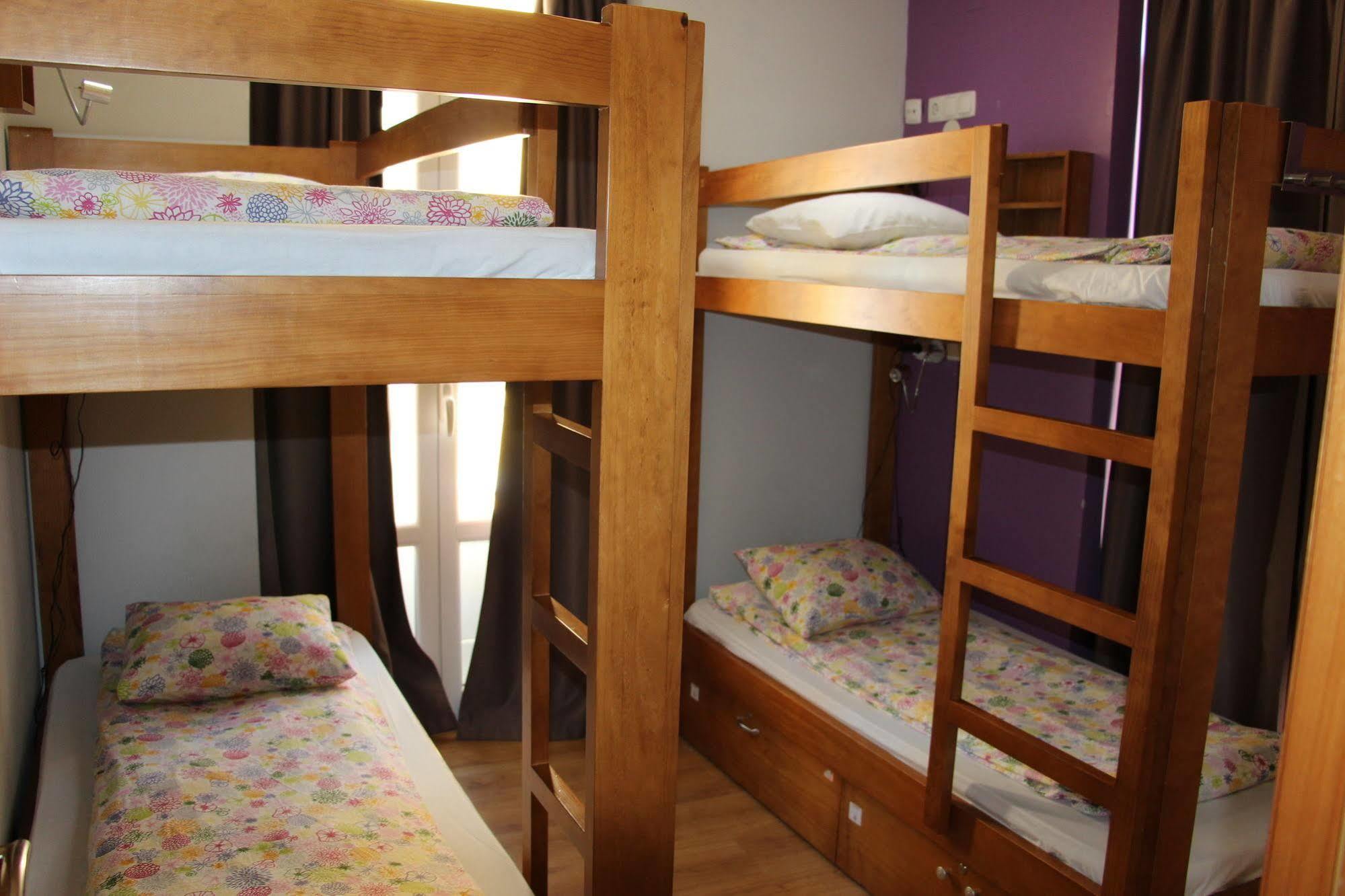 Hostel B.a.