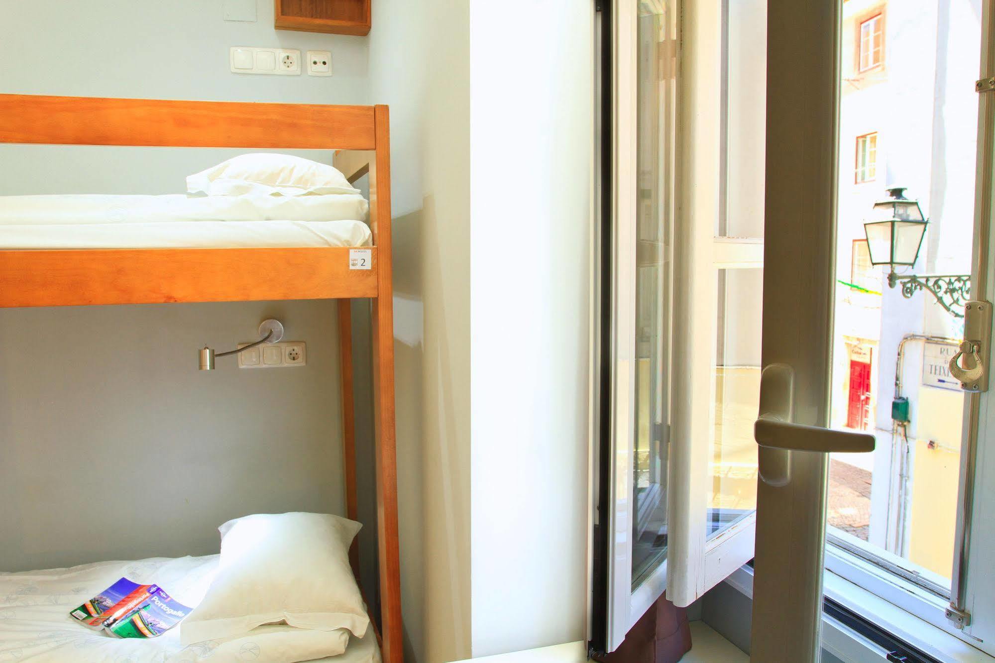 Hostel B.a.