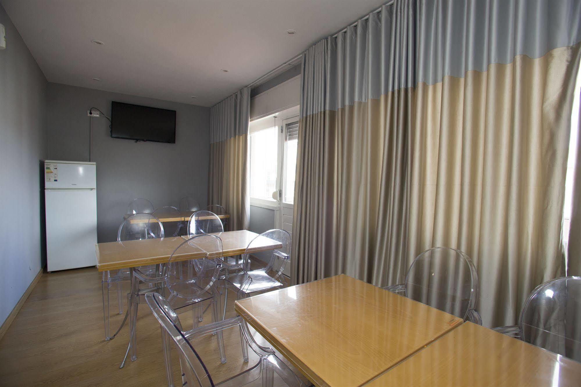 Capital Hotel *