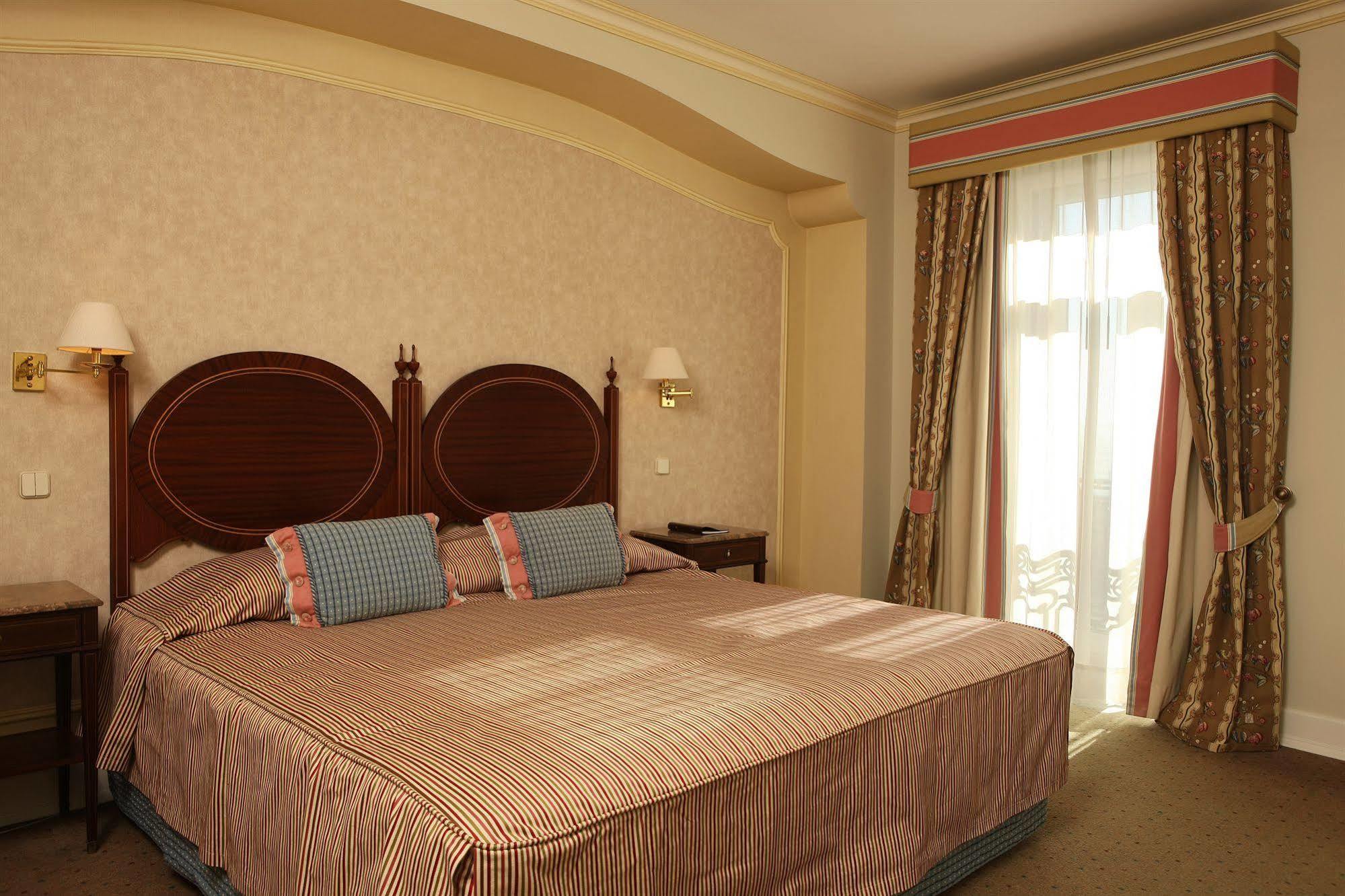 As Janelas Verdes - Heritage Collection - Riverside 4*