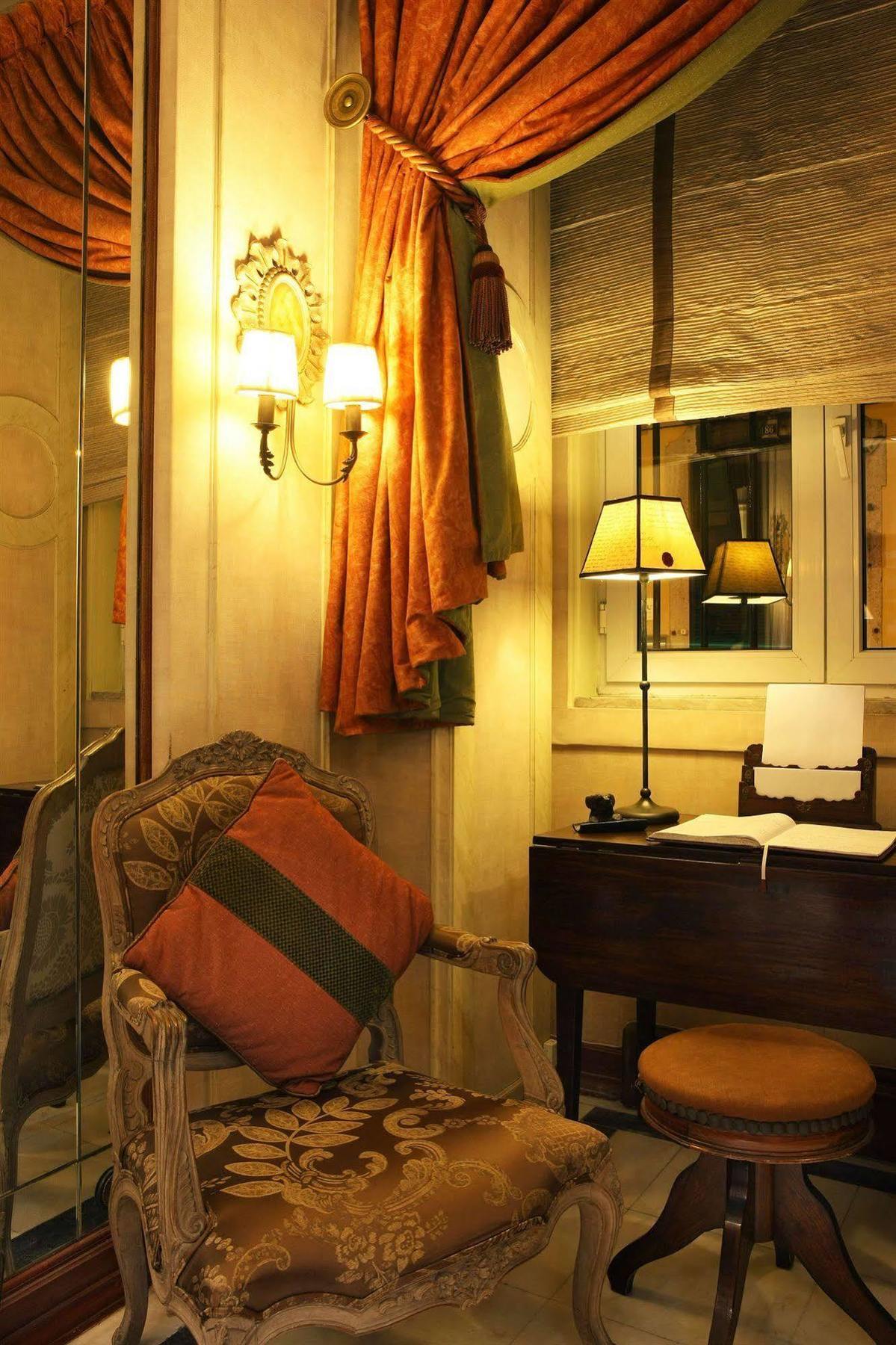As Janelas Verdes - Heritage Collection - Riverside Hotel